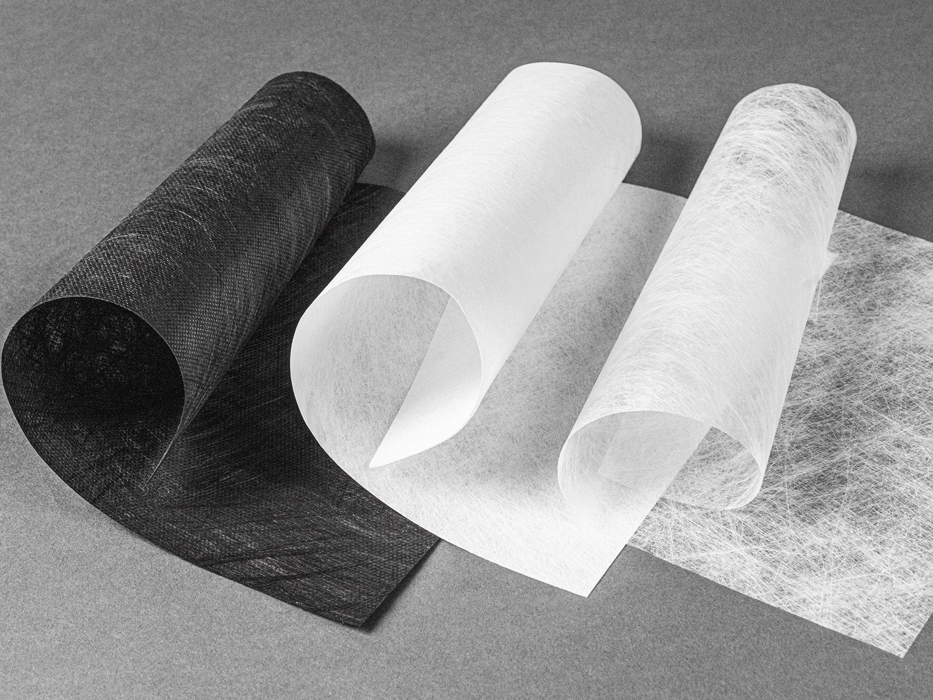 Fine denier spunbonds for coating